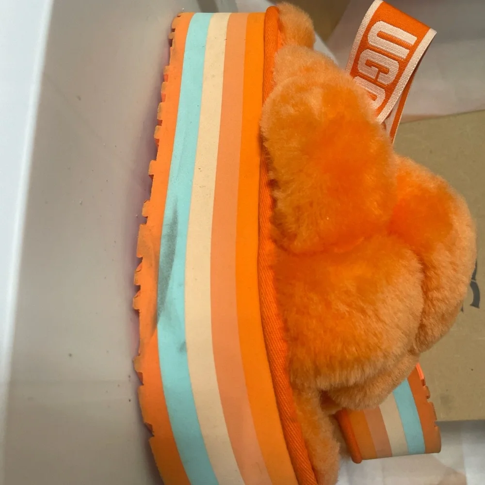 UGG Orange Fluffy Platform Sandals - Picture 5 of 5